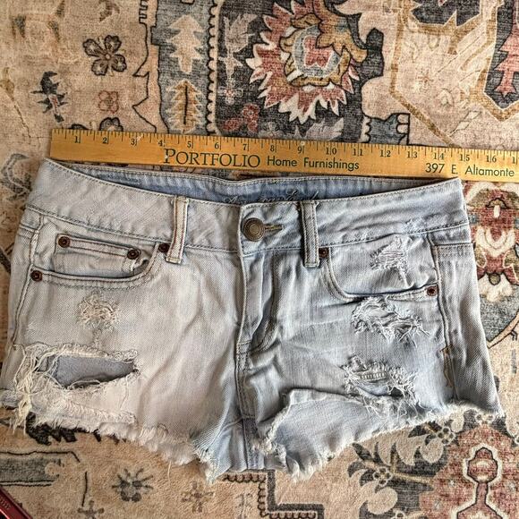 Vintage American Eagle y2k Jean Shorts Light Wash distressed Booty Shorts Size 4 - Picture 7 of 9